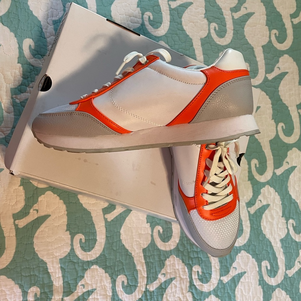 Sports Illustrated tennis shoes
